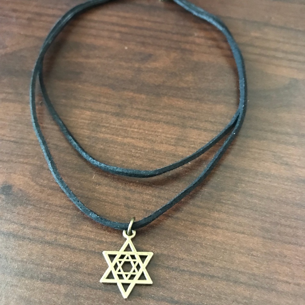 Double strand black choker with star pendant